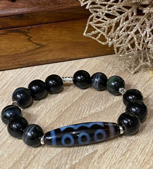Бусина Дзи " 5 глаз" в браслете из чёрного агата и чёрного кошачьего глаза Бусина Дзи " 5 глаз" в браслете из чёрного агата и чёрного кошачьего глаза
