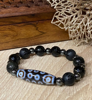 Бусина Дзи 21 глаз в браслете из черного агата и гематита Бусина Дзи 21 глаз в браслете из черного агата и гематита